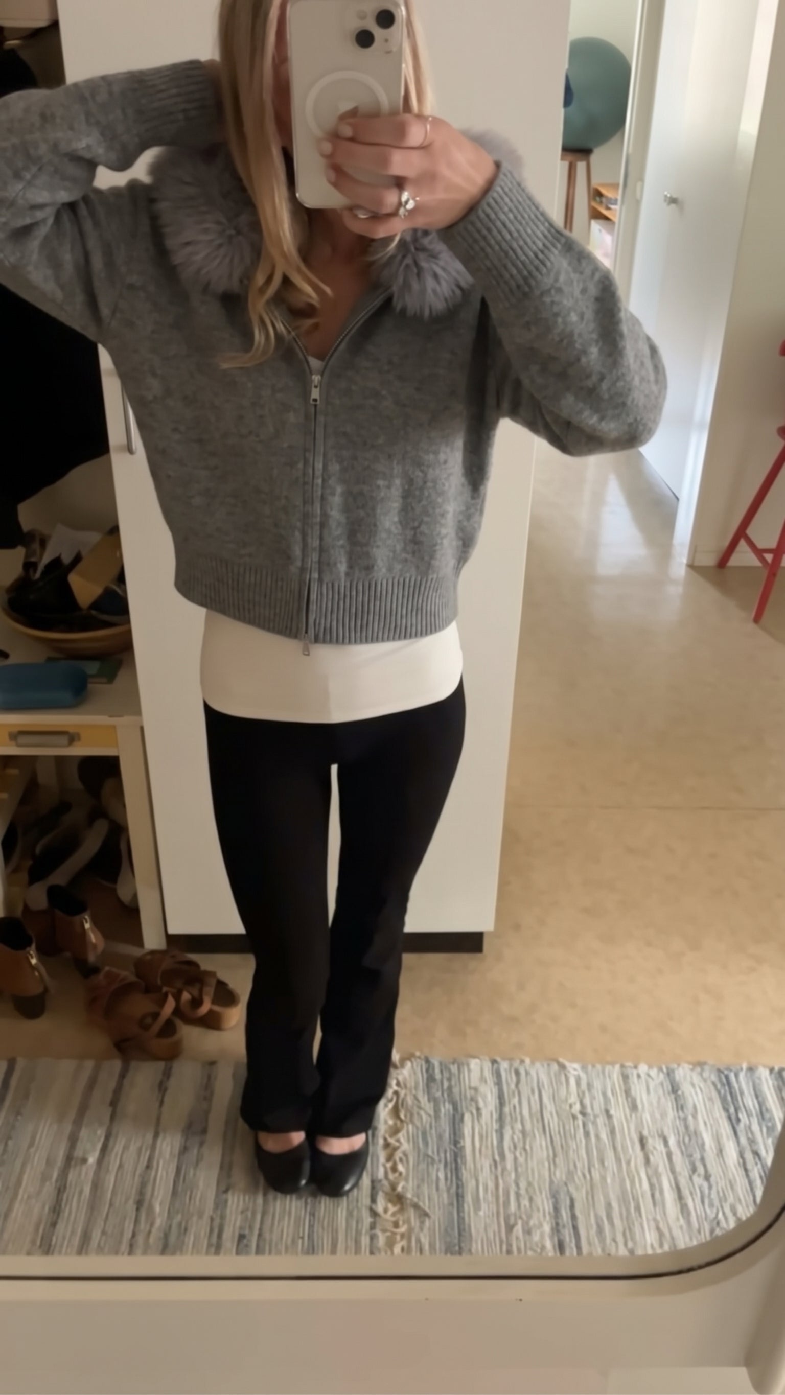 ELLA - KAPUZEN STRICKJACKE